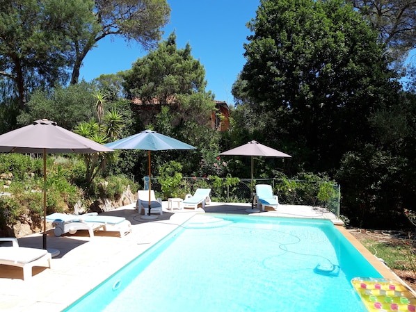 Piscine à débordement