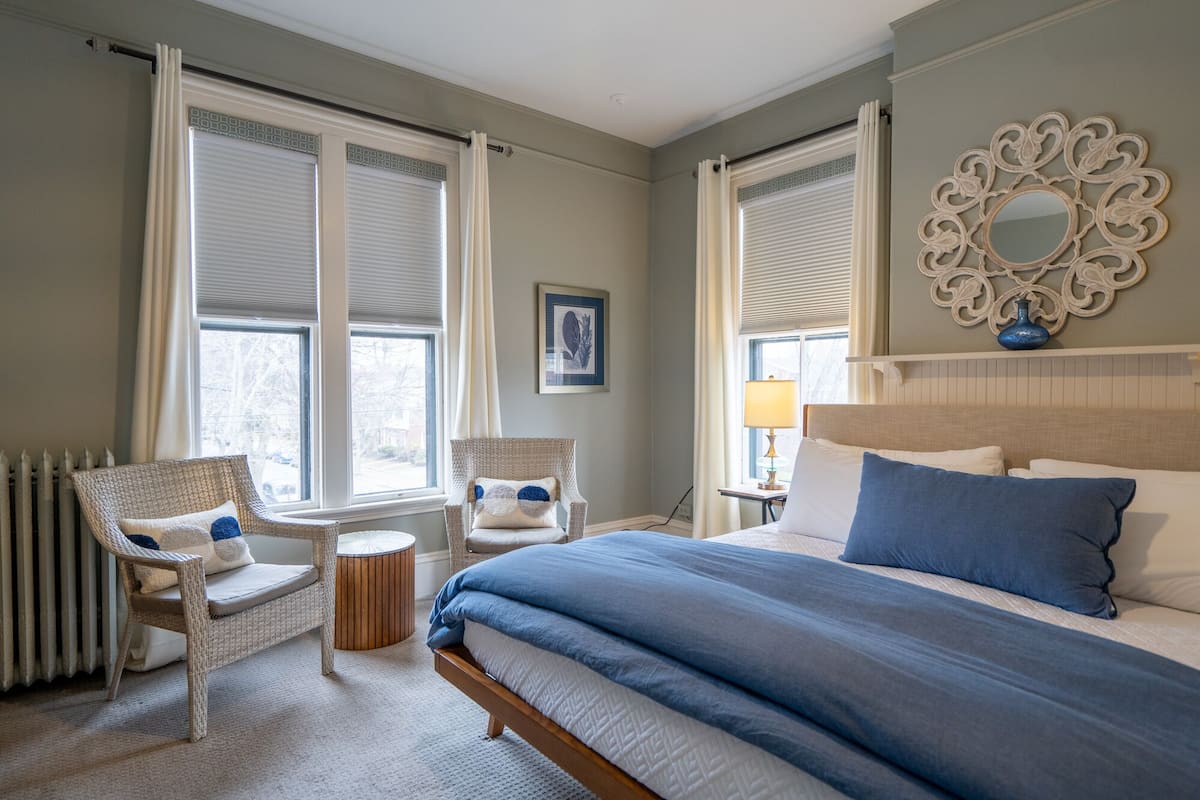 Habitación clásica, 1 cama King size, vista a la ciudad | 1 habitación, decoración personalizada y muebles diferentes