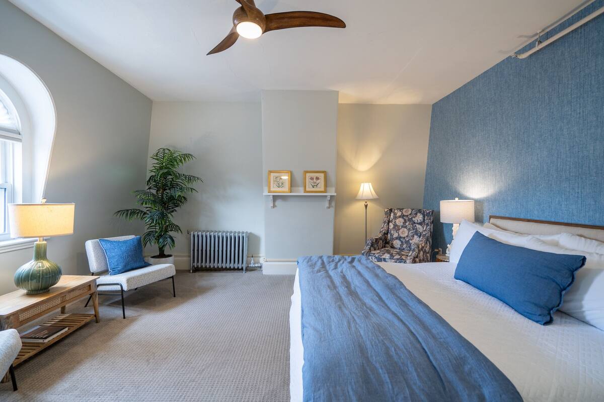 Habitación Premium, 1 cama King size, vista a la ciudad | 1 habitación, decoración personalizada y muebles diferentes