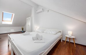 3 bedrooms, free WiFi, bed sheets