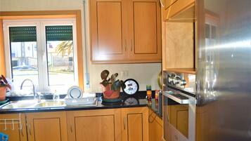 Espresso maker, coffee/tea maker, electric kettle