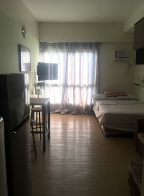 1 bedroom - STUDIO UNIT AT VINIA RESIDENCE & VERSAFLATS (Balintawak)