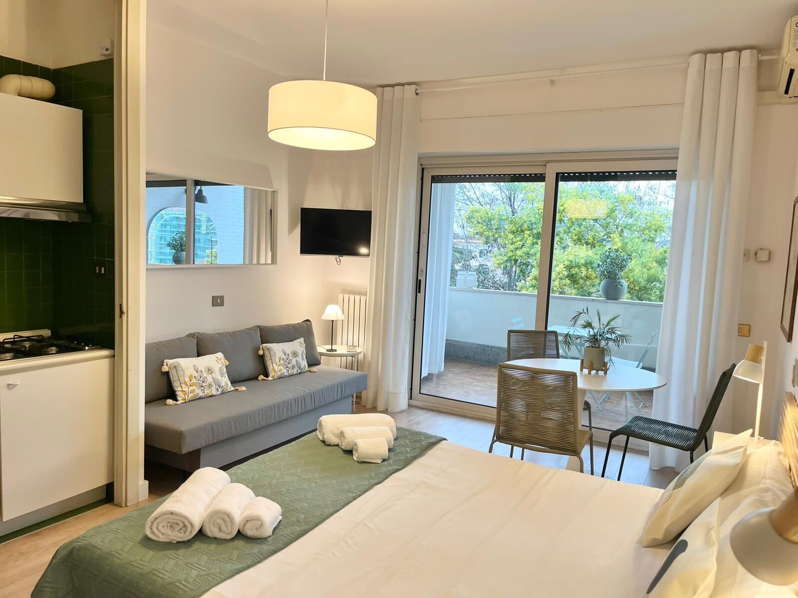 1 bedroom, bed sheets