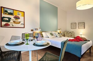 1 bedroom, bed sheets