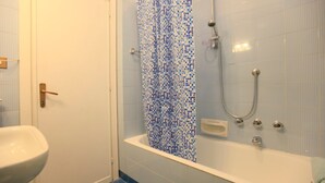 Hair dryer - Cosy app, balcony, S. Peter's view, parking (Roma)