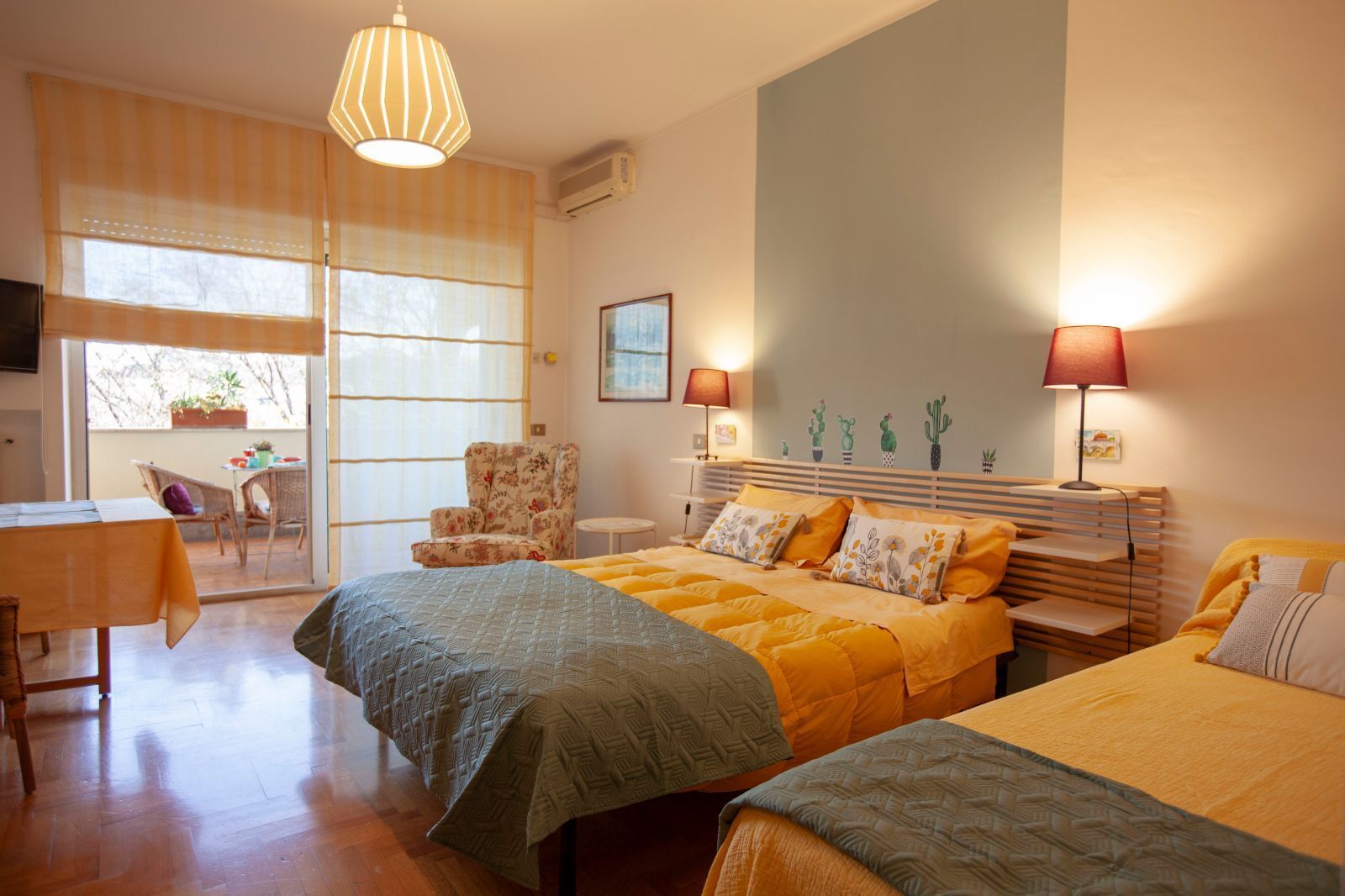 1 bedroom, bed sheets