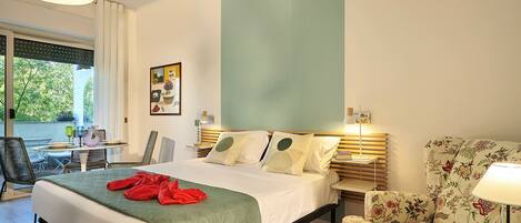 1 bedroom, bed sheets