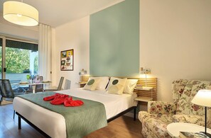1 bedroom, bed sheets