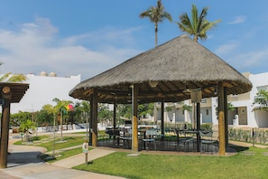 Outdoor dining - Beautiful house in private condo near to the beach (Mazatlan)