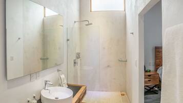 Luxury Room, 1 King Bed | Bathroom | Shower, free toiletries, hair dryer, towels
