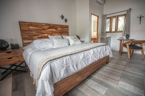 Minibar, escritorio, tabla de planchar con plancha y wifi gratis