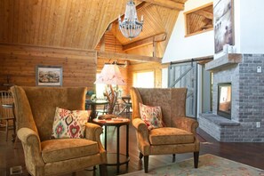 Interior detail - Fin and Feather Inn (Victor)