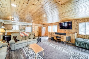 TV, fireplace, DVD player