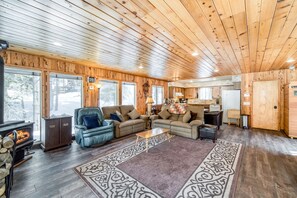 TV, fireplace, DVD player