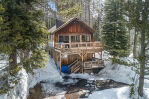 Exterior - Rustic home with a wood stove, private dry sauna, & two decks with forest views (Lakeshore)