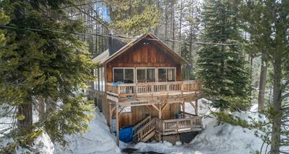 Maison rustique avec un poĂȘle Ă bois, sauna sec privĂ©, et deux ponts avec vue sur la forĂȘt!