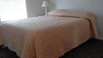 3 slaapkamers, een strijkplank/strijkijzer, reisbedje, wifi