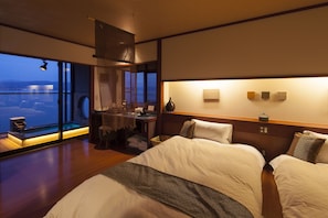 Deluxe Japanese Western Style Twin Room | Premium bedding, free minibar items, in-room safe, free wired Internet - Naniwa Issui (Matsue)