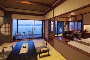 华丽双床房 (Japanese Western Style) | 高档床上用品、免费迷你吧物品、客房内保险箱、免费高速有线上网