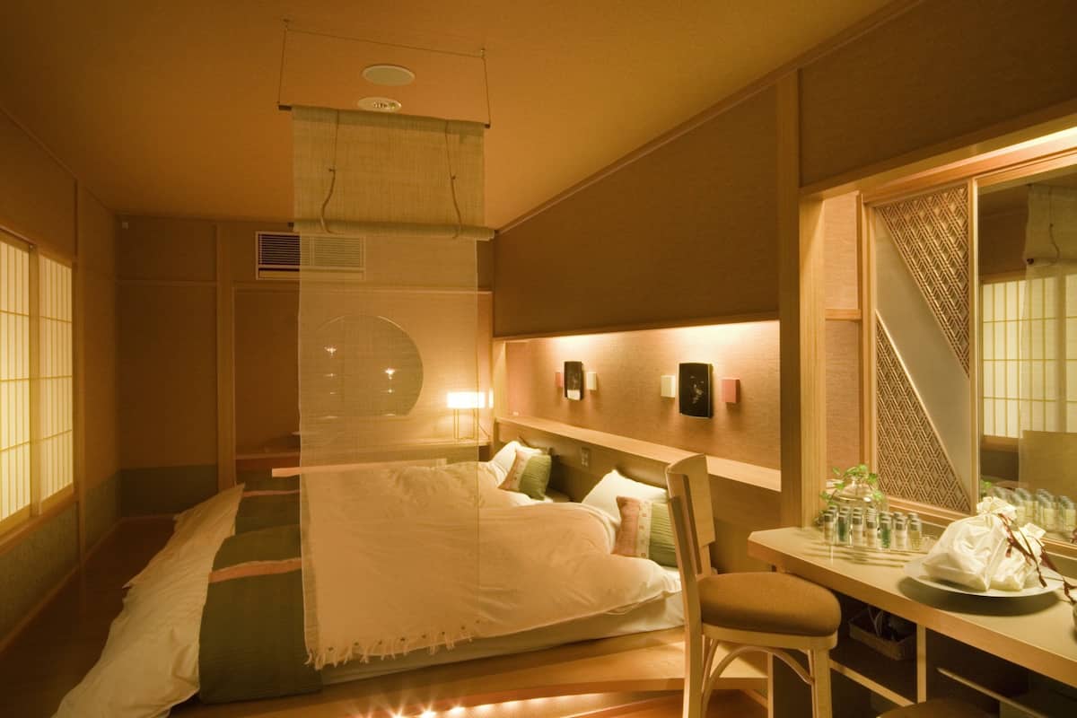 Deluxe Japanese Western Style Twin Room | Premium bedding, minibar (some free items), in-room safe