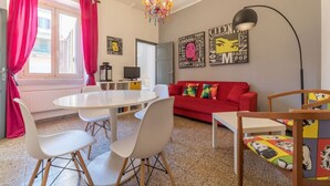 Interior - Borgo Vittorio Delightful and Colored (Roma)