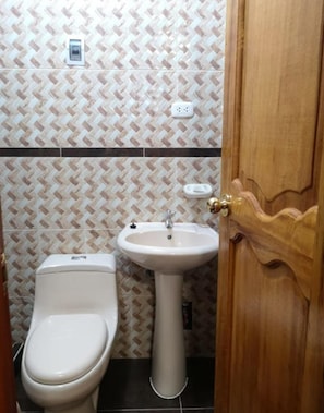 Apartment, Multiple Beds, Non Smoking | Bathroom | Shower, rainfall showerhead, towels, toilet paper