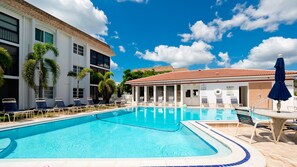 Piscine extérieure, piscine chauffée