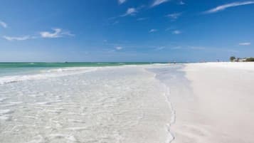 Beach nearby, sun loungers, beach towels