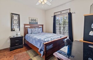 3 Schlafzimmer, Schreibtisch, Bügeleisen/Bügelbrett, kostenloses WLAN