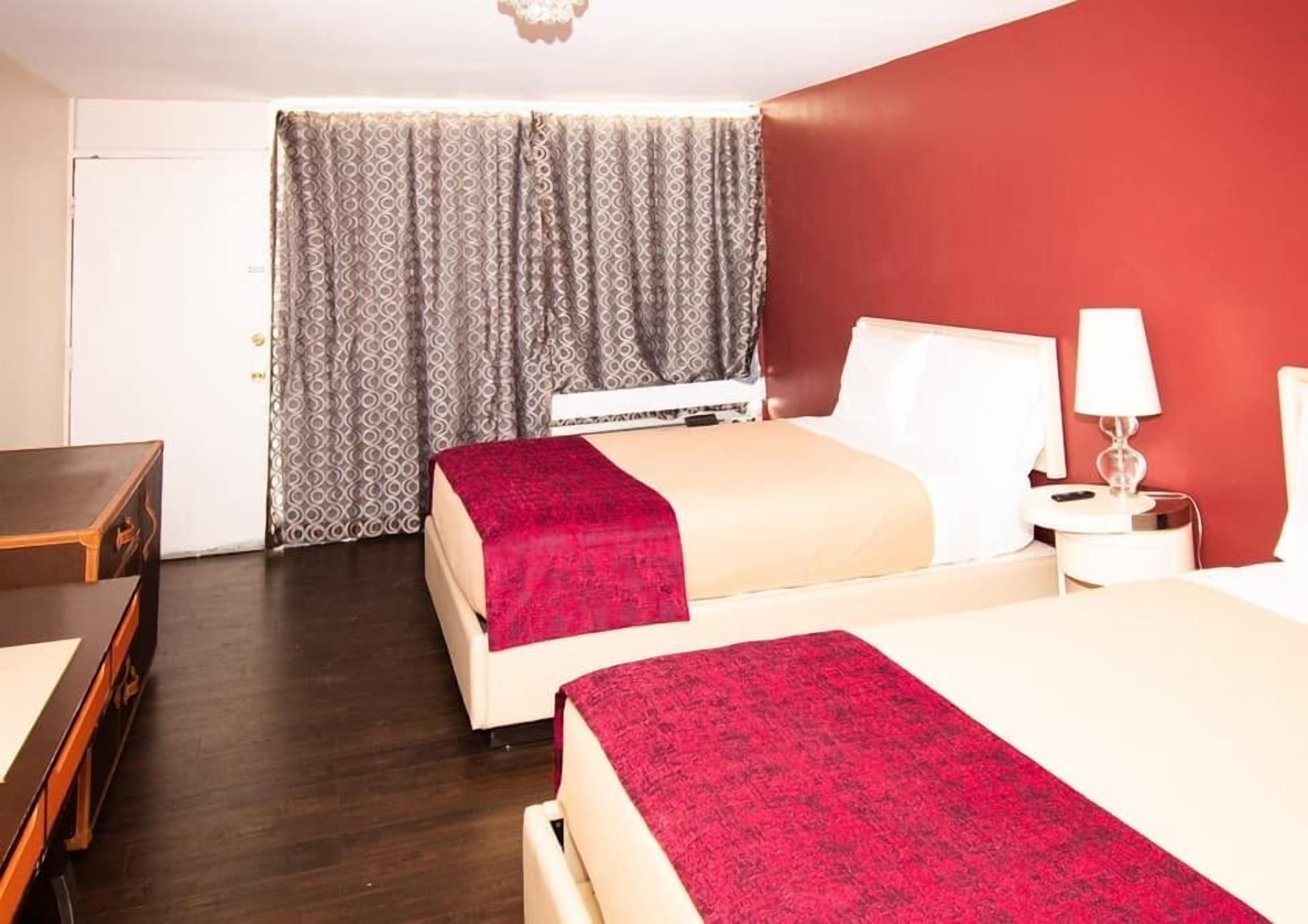 واي فاي مجانًا وملاءات أسرّة