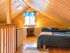 2 bedrooms, desk, travel cot, WiFi