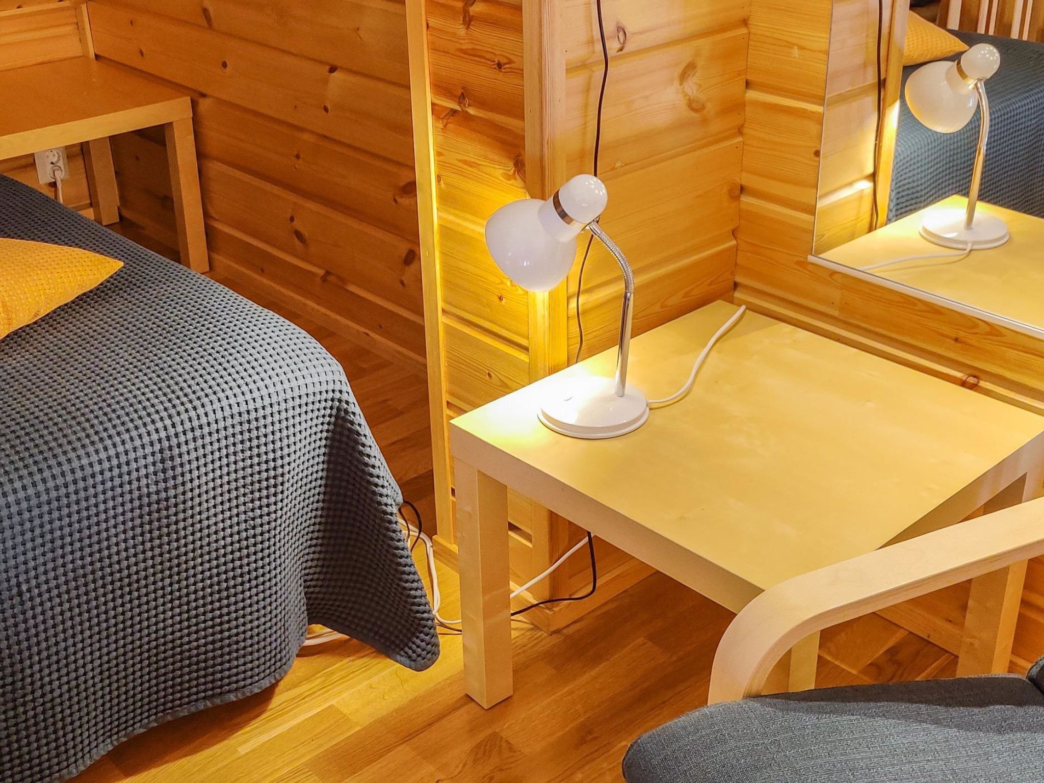 2 bedrooms, desk, travel cot, WiFi