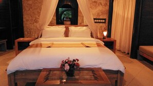 Villa | Ropa de cama de alta calidad, camas Select Comfort y escritorio 