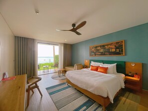 Premier Deluxe Double Room, Ocean View | Minibar, in-room safe, desk, laptop workspace - Marina Bay Vung Tau Resort & Spa (Ho Chi Minh City)