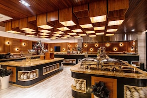 3 restaurants, breakfast, lunch, dinner served; Italian cuisine