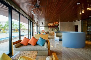 3 restaurants; ze serveren er ontbijt, lunch en diner 