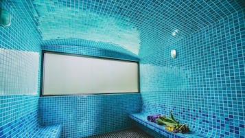 Sauna, tina de hidromasaje, baño de vapor y tratamientos corporales