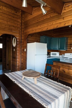 Dining - 2nd and Spruce Cabin - Car Rental Available! (Craig)