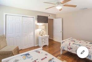 4 bedrooms, iron/ironing board, WiFi, bed sheets