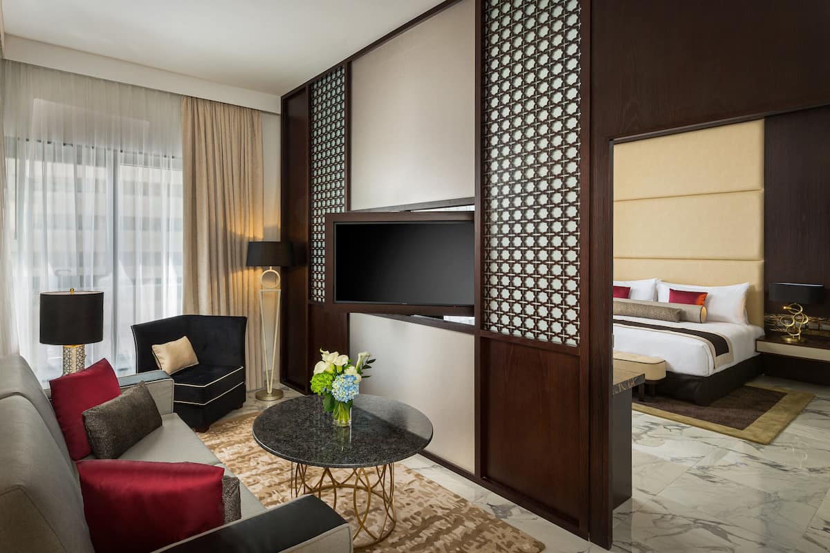 Executive Suite, 1 King Bed with Sofa bed, Balcony | 1 bedroom, in-room safe, desk, laptop workspace