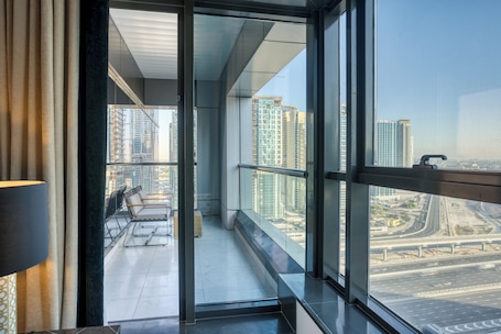 Suite ejecutiva, 1 cama King size y sofá cama, balcón | Balcón. Millennium Place Marina