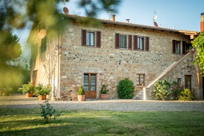 Exterior - Beautiful Tuscan farmhouse in a great location near Val D'Orcia & private pool (Pienza)