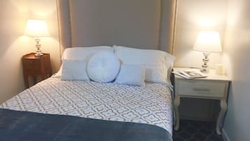 Habitación básica, 1 cama matrimonial | Escritorio, tabla de planchar con plancha, camas extra y wifi gratis