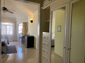 Business Room, 1 Double Bed | Desk, iron/ironing board, rollaway beds, free WiFi - Great Suite in Beautiful Mansion (León)