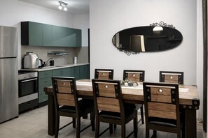 Familienapartment, 2 Schlafzimmer, Küche, Stadtblick | Eigene Küche