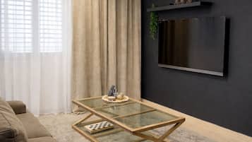 Family Apartment, 2 Bedrooms, Kitchen, City View | Television