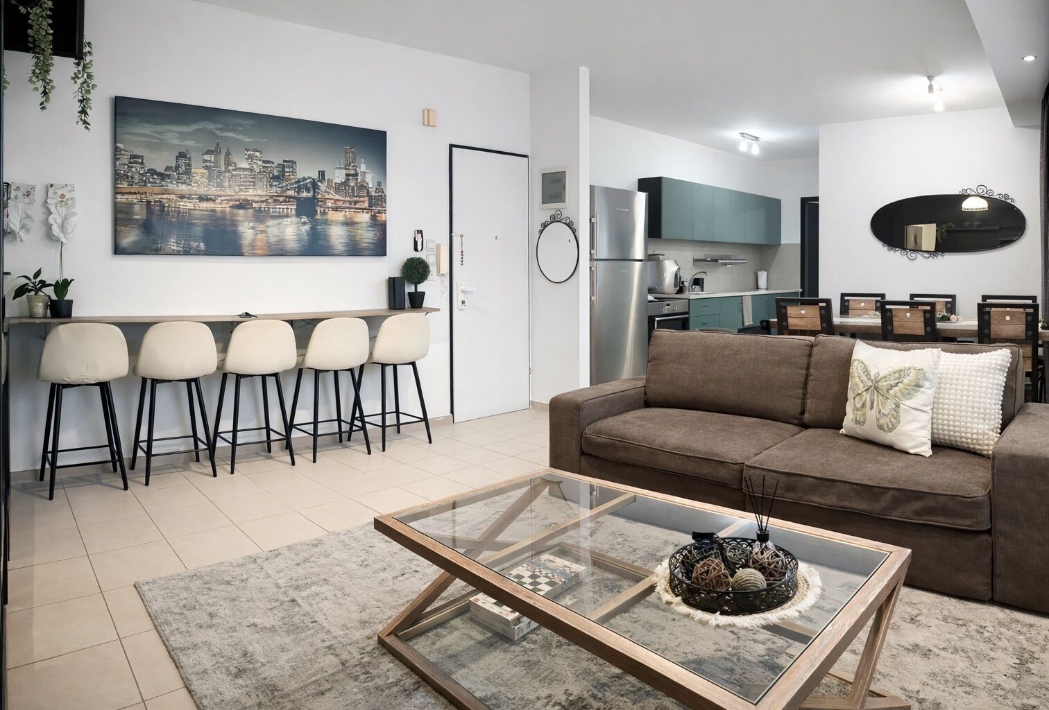 家庭公寓, 2 间卧室, 厨房, 城市景观 | 客厅