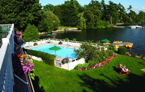 Piscine couverte, piscine extérieure (ouverte en saison)