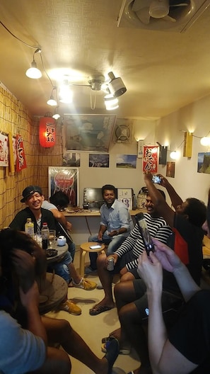 Serveert diner, lokale gerechten