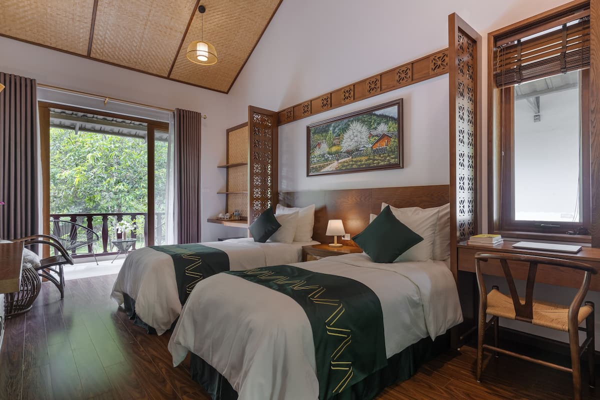 Luxury Bungalow | Minibar, in-room safe, desk, blackout curtains
